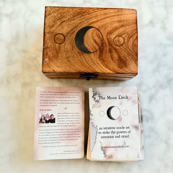 Moon Deck Oracle Card Set with Wooden Box (RARE!) - Picture 5 of 8